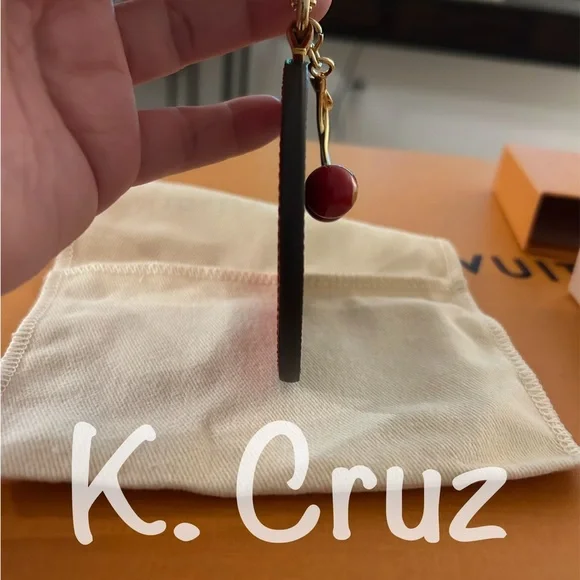 Louis Vuitton Red Mirror Keychain - Picture 4 of 9